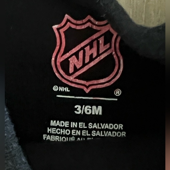 NHL Vegas Golden Knights Black Onesie with Red Logo for babies size 3-6 months - Picture 3 of 5